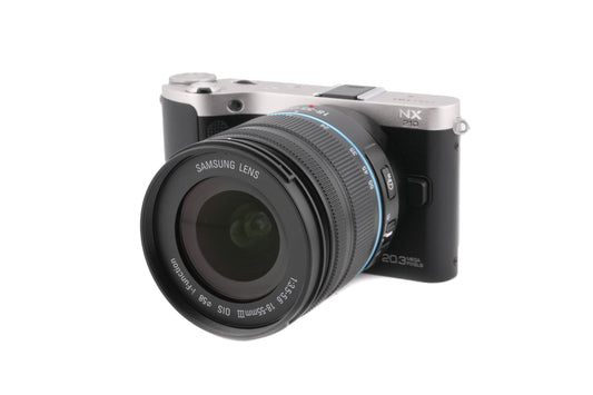 Samsung NX210 + 18-55mm f3.5-5.6 III OIS i-Function + SEF8A Flash