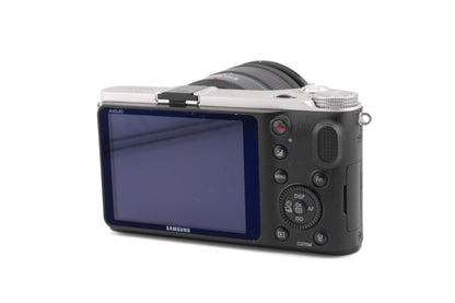 Samsung NX210 + 18-55mm f3.5-5.6 III OIS i-Function + SEF8A Flash