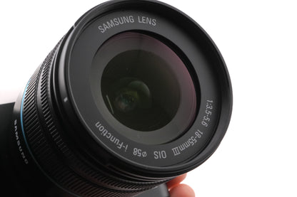 Samsung NX210 + 18-55mm f3.5-5.6 III OIS i-Function + SEF8A Flash