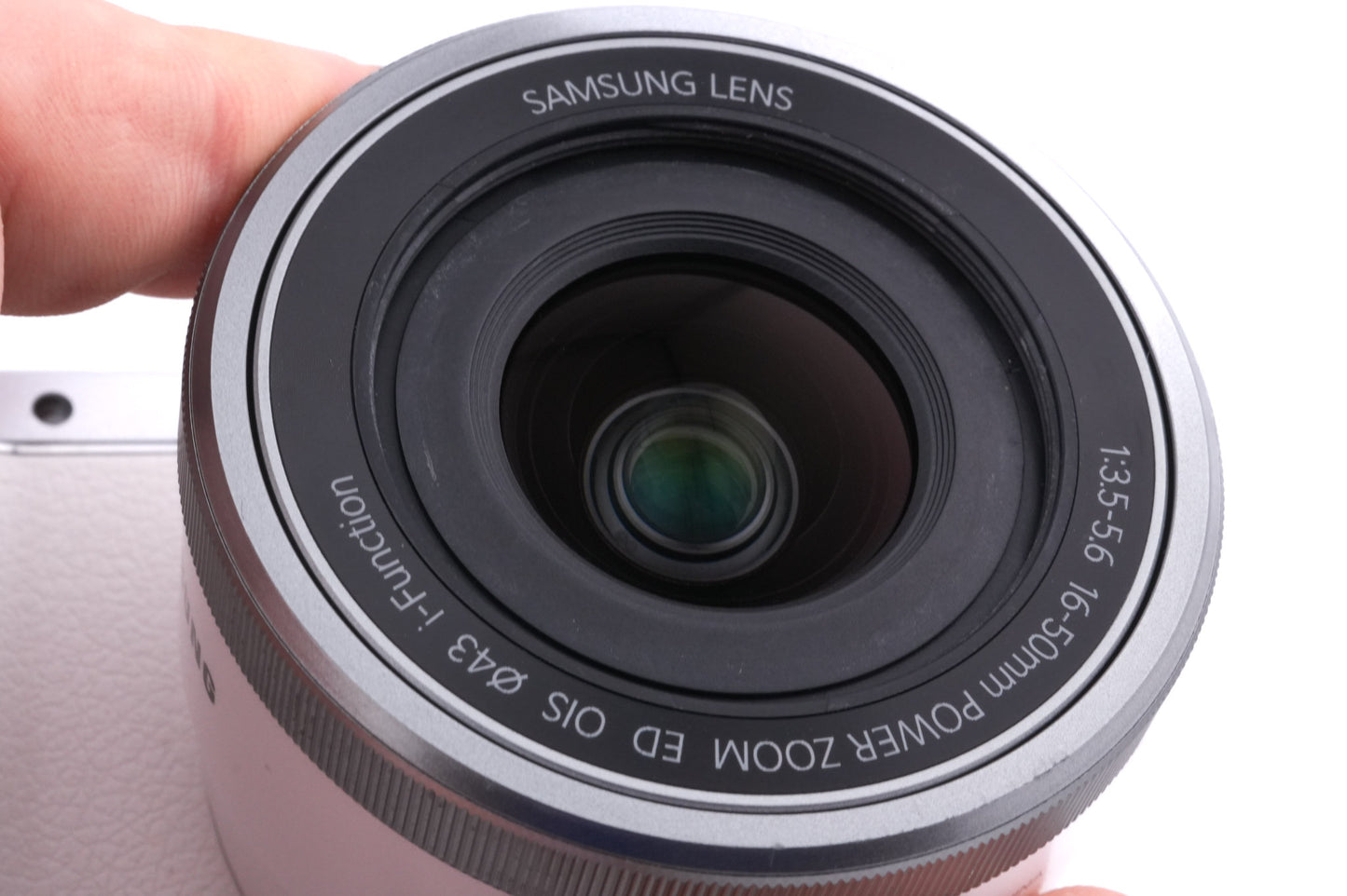 Samsung NX3000 + 16-50mm f3.5-5.6 ED OIS i-Function