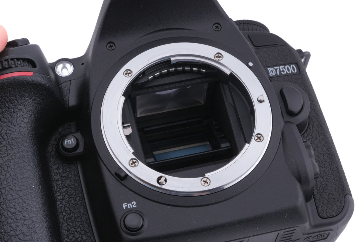 Nikon D7500