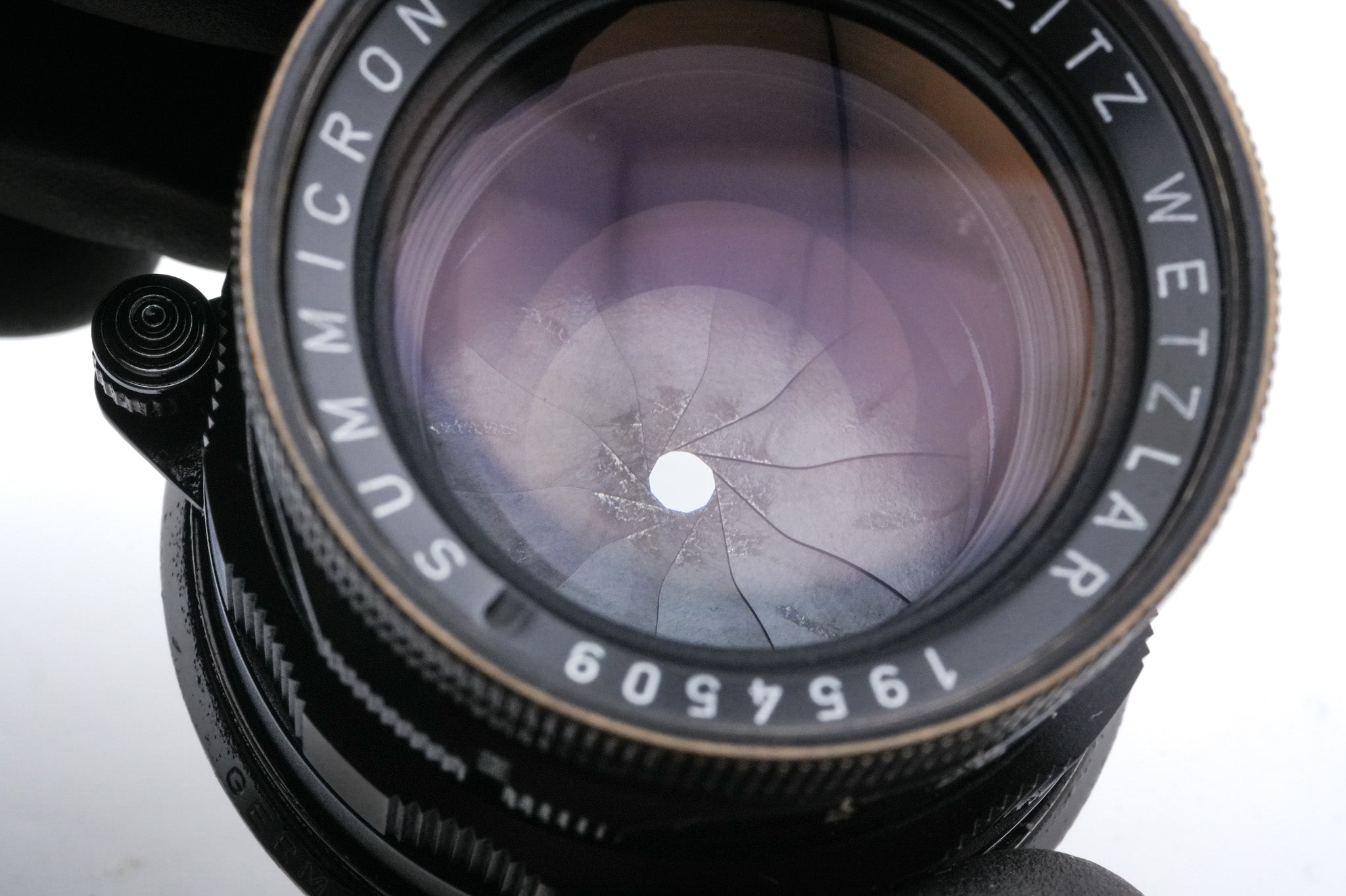 Leica 50mm f2 Summicron (Type II) (Black Paint, 11117) + Lens Hood (35/50mm f2-3.5) (IROOA / 12571)
