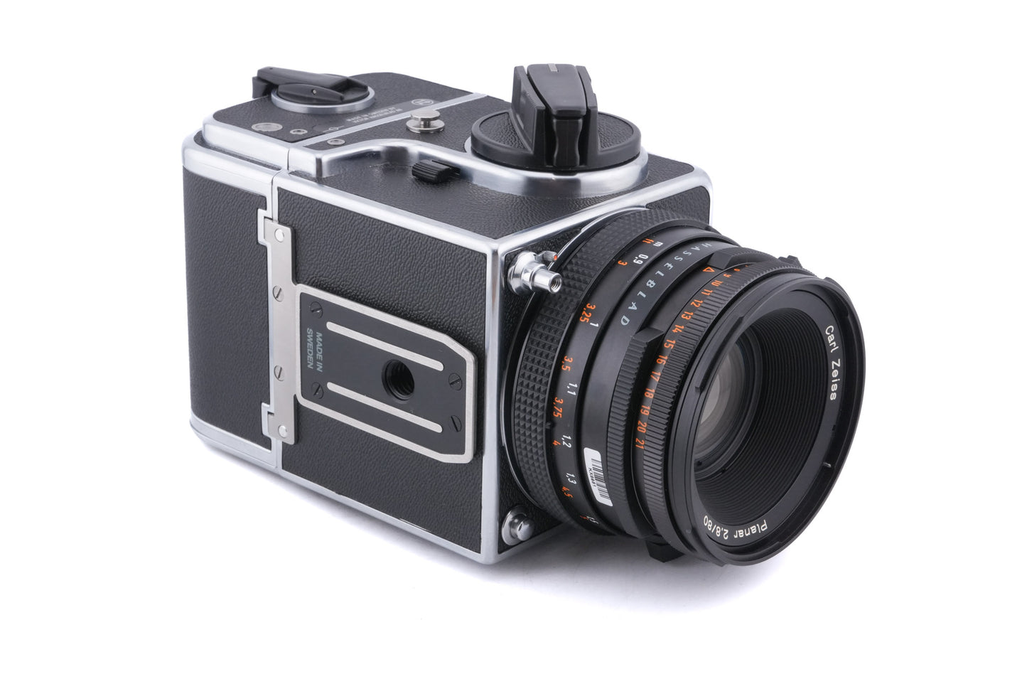 Hasselblad 500C/M (Silver, 10026) + 80mm f2.8 Planar T* CF (20029) + A12 Film Magazine (Silver, 30074) + Waist Level Finder (New / Chrome, 42315) + Acute Matte Focusing Screen (42165)