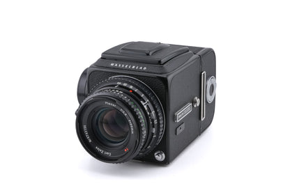 Hasselblad 500C/M (Black, 10170) + 80mm f2.8 Planar T* C (Black, 20028) + Acute Matte Focusing Screen (42165) + Waist Level Finder (Old / Black, 42277) + A12 Film Magazine (Black, 30147)