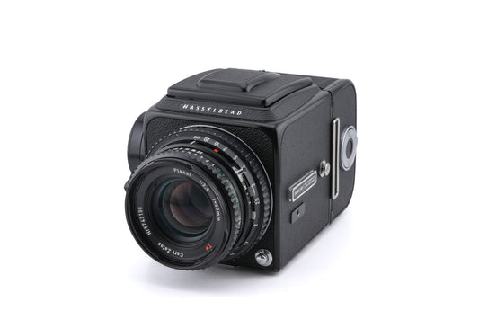 Hasselblad 500C/M (Black, 10170) + 80mm f2.8 Planar T* C (Black, 20028) + Acute Matte Focusing Screen (42165) + Waist Level Finder (Old / Black, 42277) + A12 Film Magazine (Black, 30147)