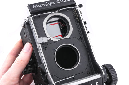 Mamiya C220 F + Waist Level Finder (New Version) + 80mm f2.8 Sekor (Blue Dot)