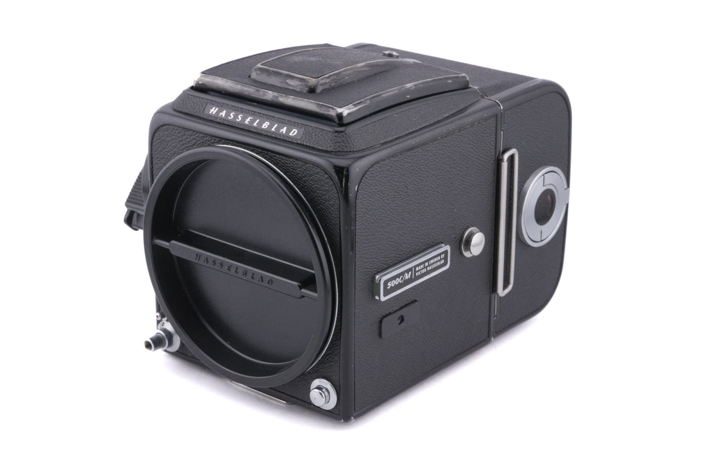 Hasselblad 500C/M (Black, 10170) + A12 Film Magazine (Black, 30147) + Standard Focusing Screen (42161) + Waist Level Finder (Old / Black, 42277)