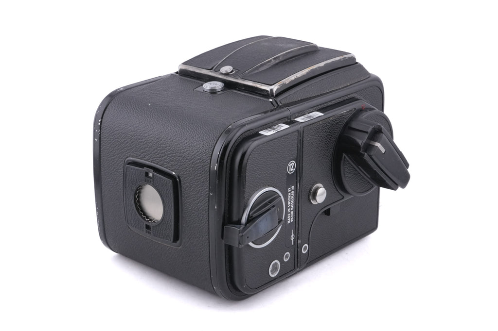 Hasselblad 500C/M (Black, 10170) + A12 Film Magazine (Black, 30147) + Standard Focusing Screen (42161) + Waist Level Finder (Old / Black, 42277)