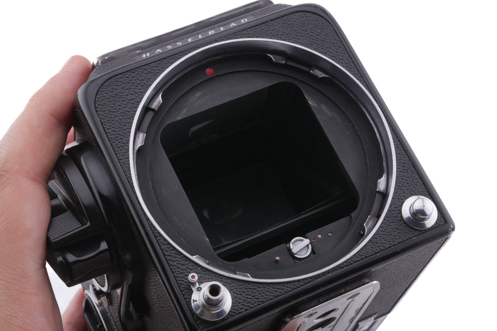 Hasselblad 500C/M (Black, 10170) + A12 Film Magazine (Black, 30147) + Standard Focusing Screen (42161) + Waist Level Finder (Old / Black, 42277)