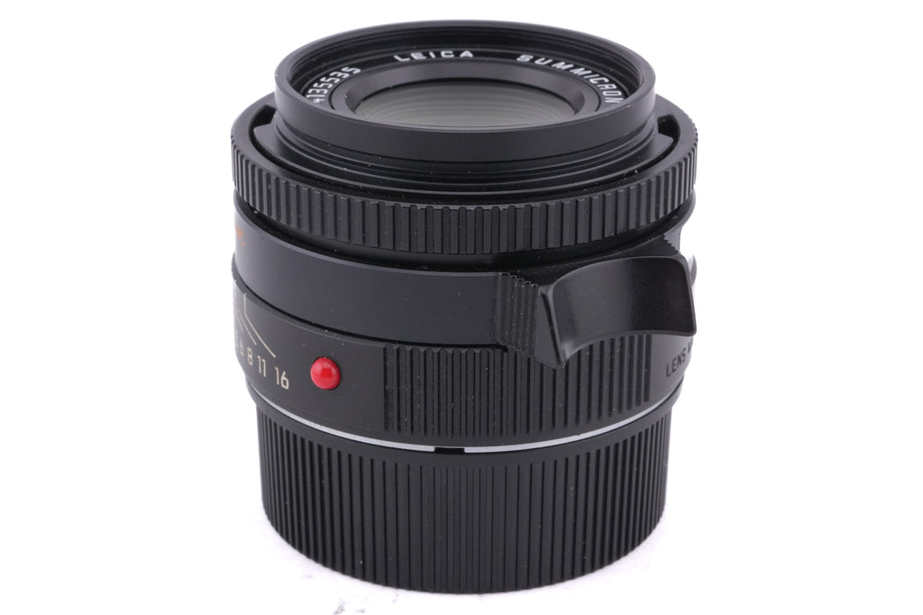Leica 35mm f2 Summicron-M ASPH. (Type I) (Black, 11879) + Lens Hood (35mm f2 ASPH.) (A42) (12526)