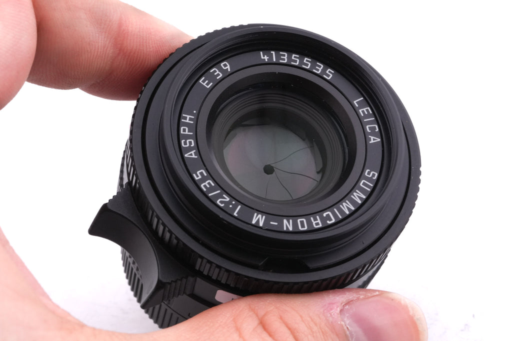 Leica 35mm f2 Summicron-M ASPH. (Type I) (Black, 11879) + Lens Hood (35mm f2 ASPH.) (A42) (12526)