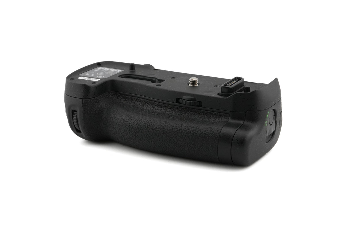 Nikon MB-D18 Multi-Power Battery Pack