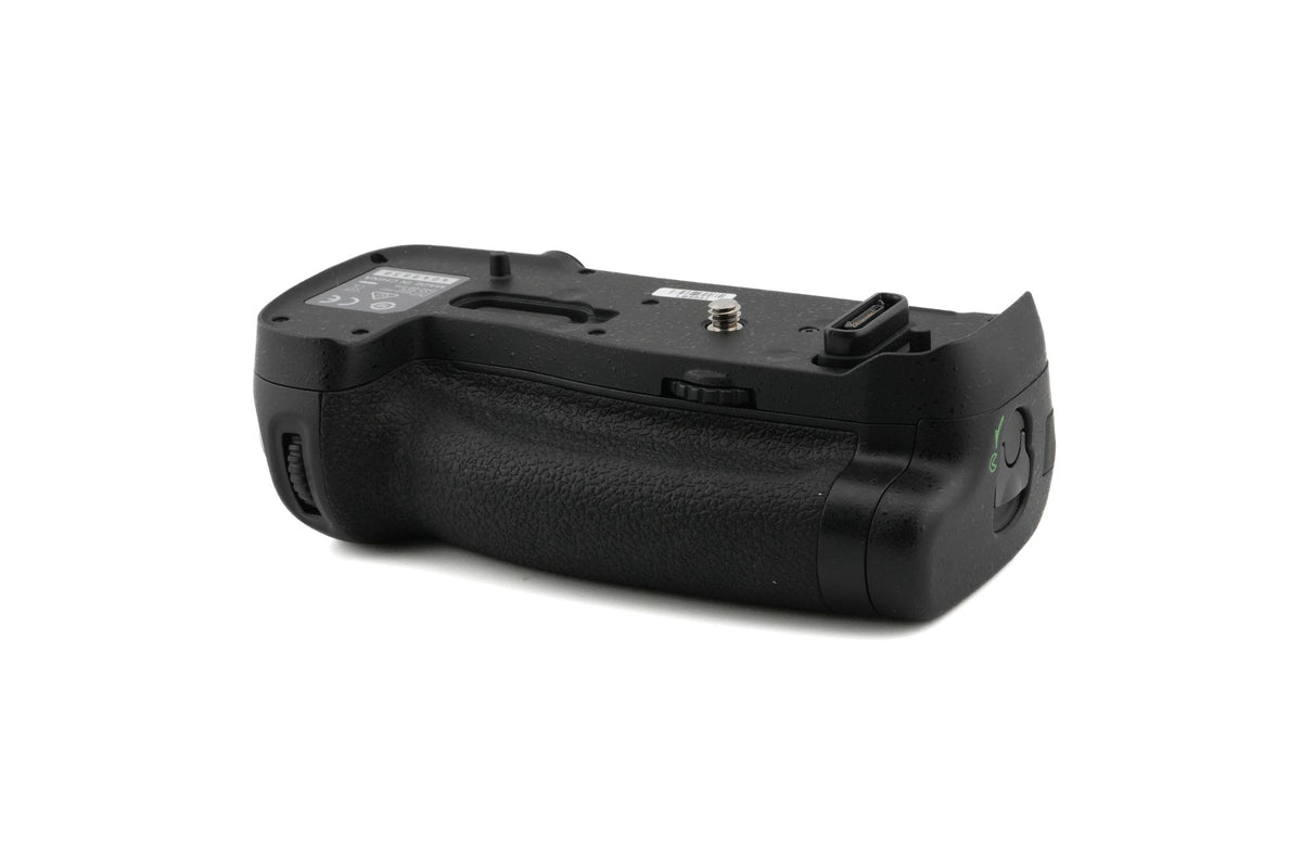 Nikon MB-D18 Multi-Power Battery Pack