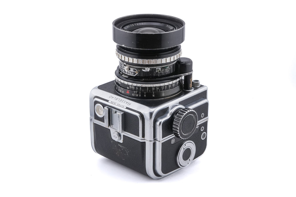 Hasselblad Super Wide (SW) (AKVI / 8020) + SWC Viewfinder (52035/TISOC) + C12 Film Magazine (30015 / TIMAC)