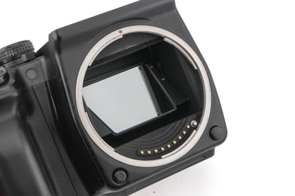 Contax 645 + MFB-1 120/220 Film Back Holder + MF-1 AE Prism Finder + 80mm f2 Planar T*