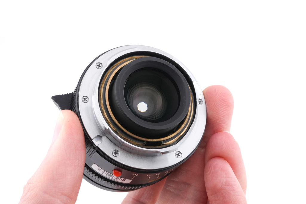 Leica 28mm f2.8 Elmarit-M (Type IV) (11809) + Lens Hood (28mm f2/2.8) (12451)