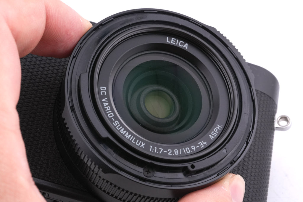 Leica D-Lux 8 + CF D Flash