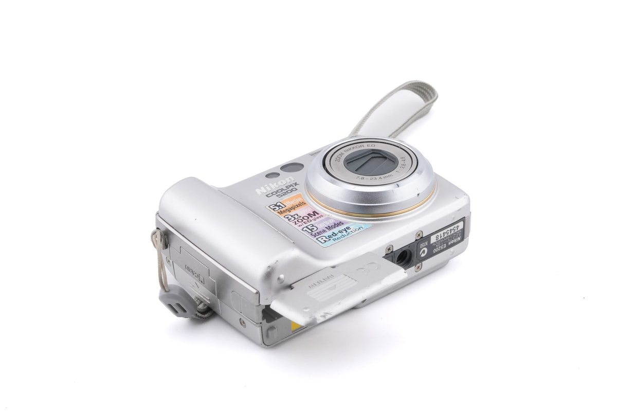 Nikon Coolpix 5200