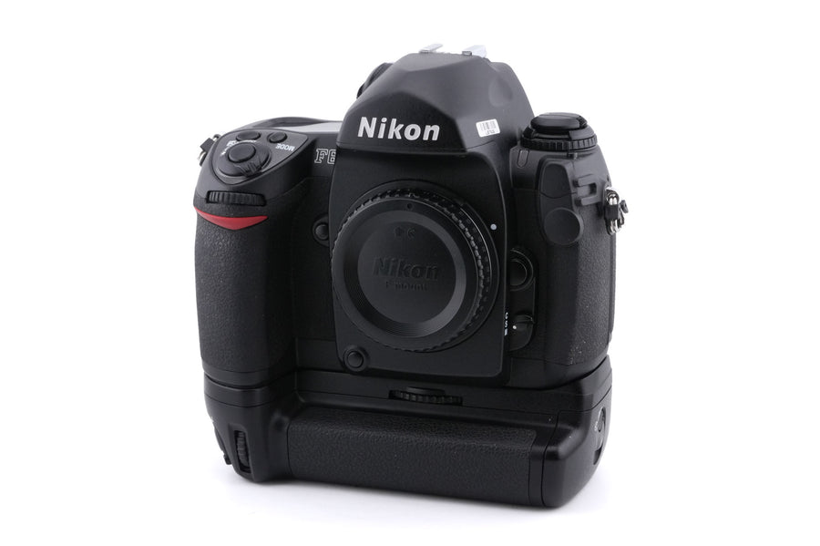 Nikon F6 + MB-40 Multi-Power Battery Pack