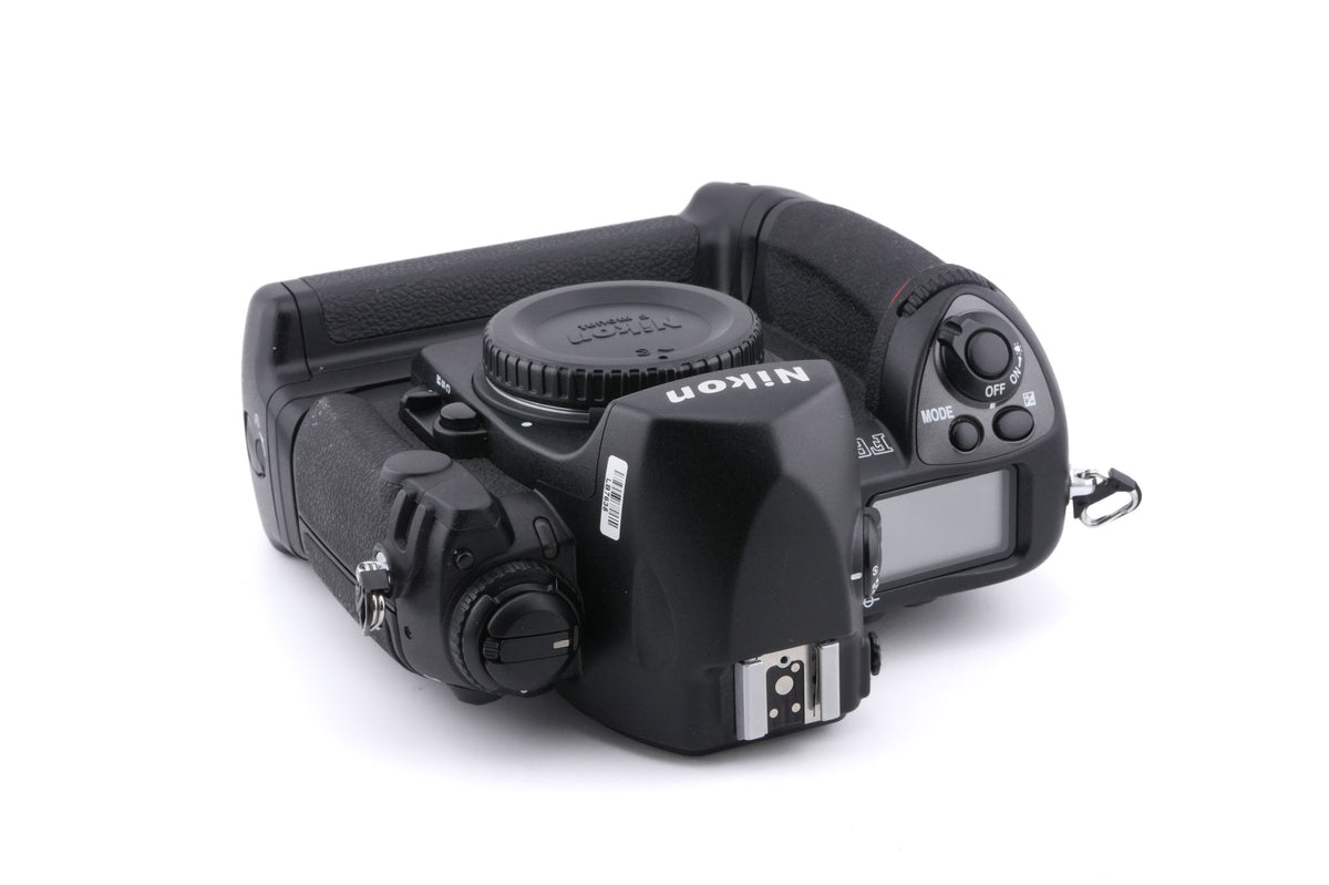 Nikon F6 + MB-40 Multi-Power Battery Pack