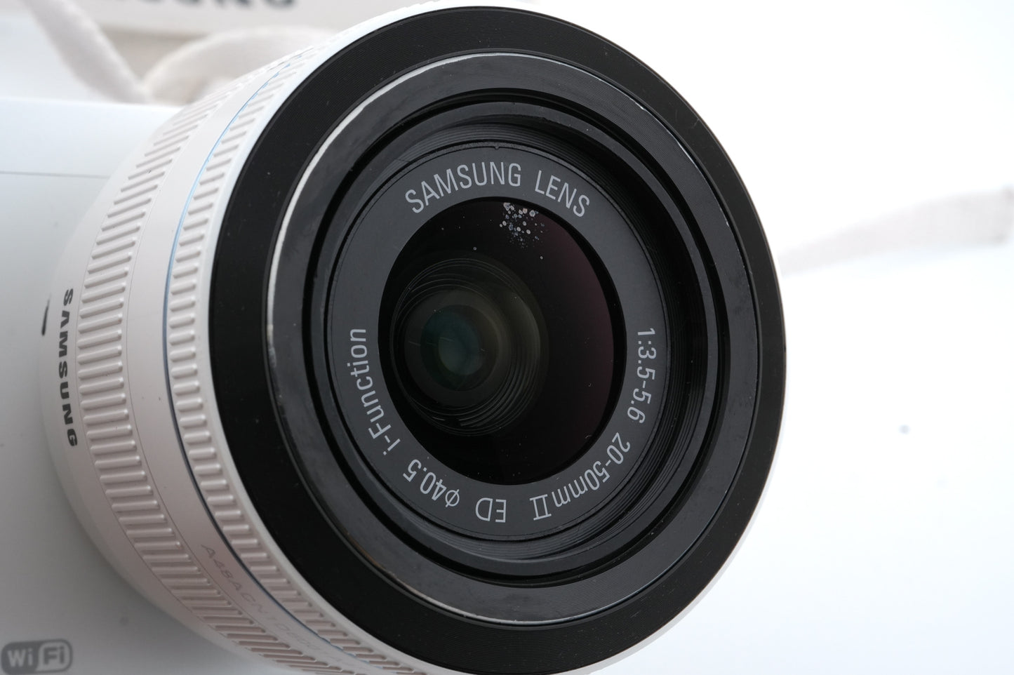 Samsung NX1000 + 20-50mm f3.5-5.6 II ED i-Function