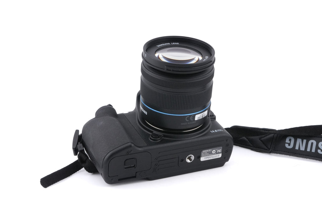 Samsung NX11 + 18-55mm f3.5-5.6 II OIS i-Function