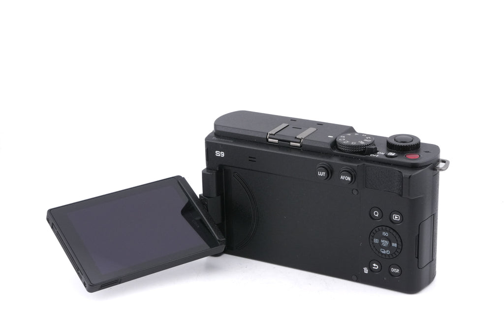 Panasonic Lumix DC-S9