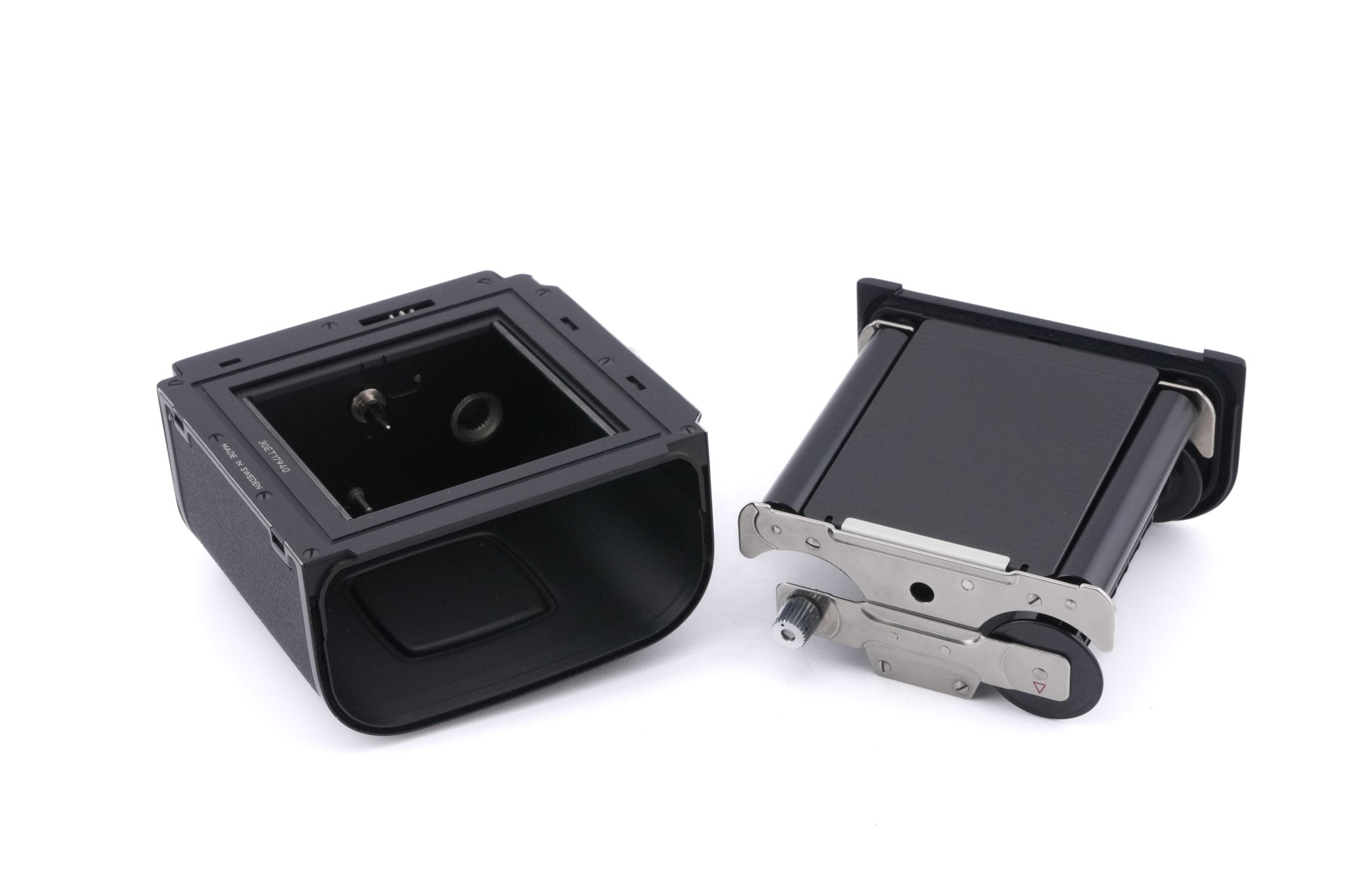 Hasselblad 501C (11045) + Waist Level Finder (New / Black, 42323) + A12N Film Magazine + 80mm f2.8 Planar T* C (New) (20029) + Acute Matte D Standard Focusing Screen (42204)