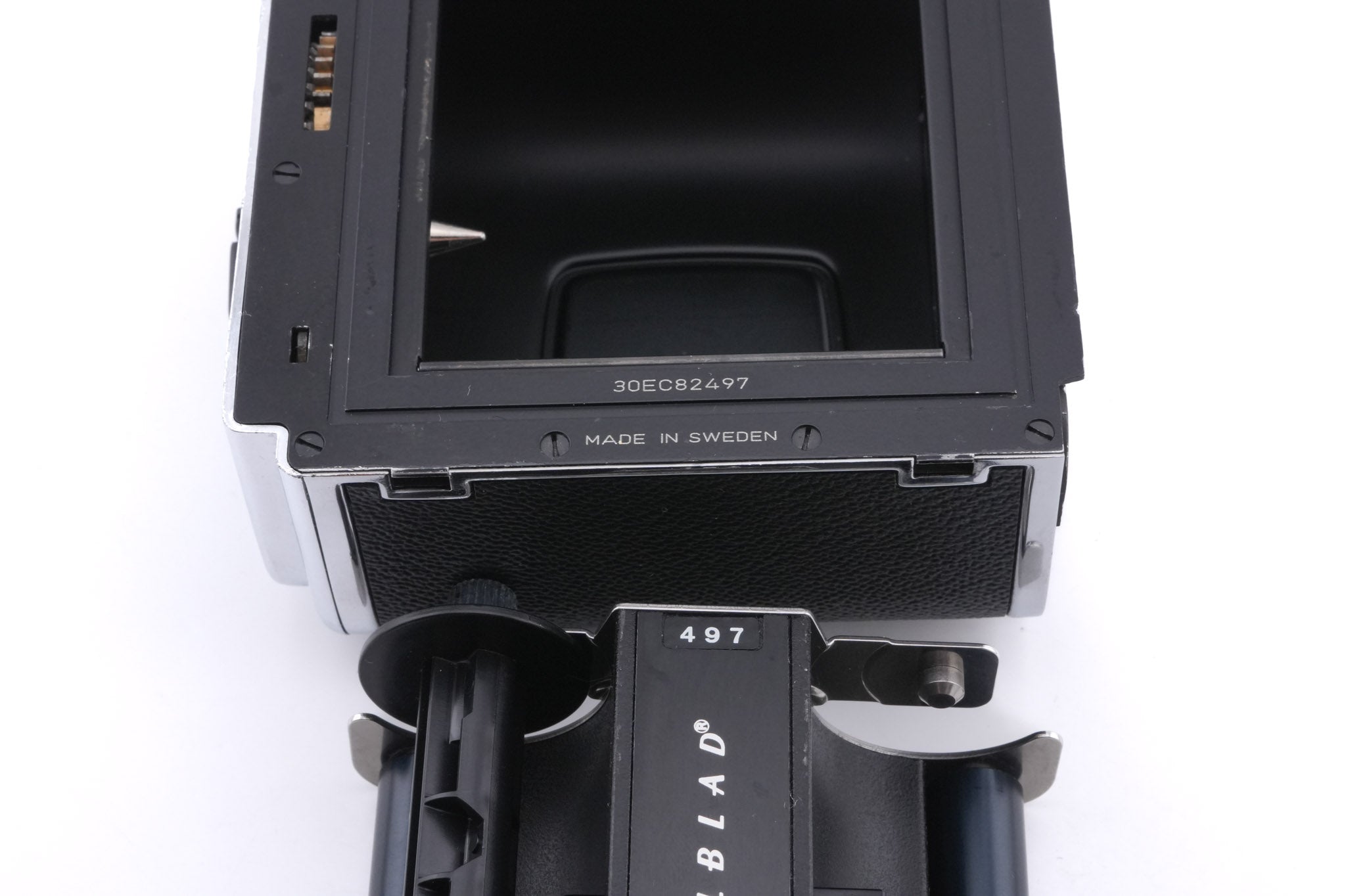 Hasselblad 500C/M (Silver, 10026) + A12N Film Magazine + Waist Level Finder (Old / Silver, 42021) + Rapid Winding Crank (Chrome, 44016/TIRFC) + Microprism / Split Image Focusing Screen K 20/20