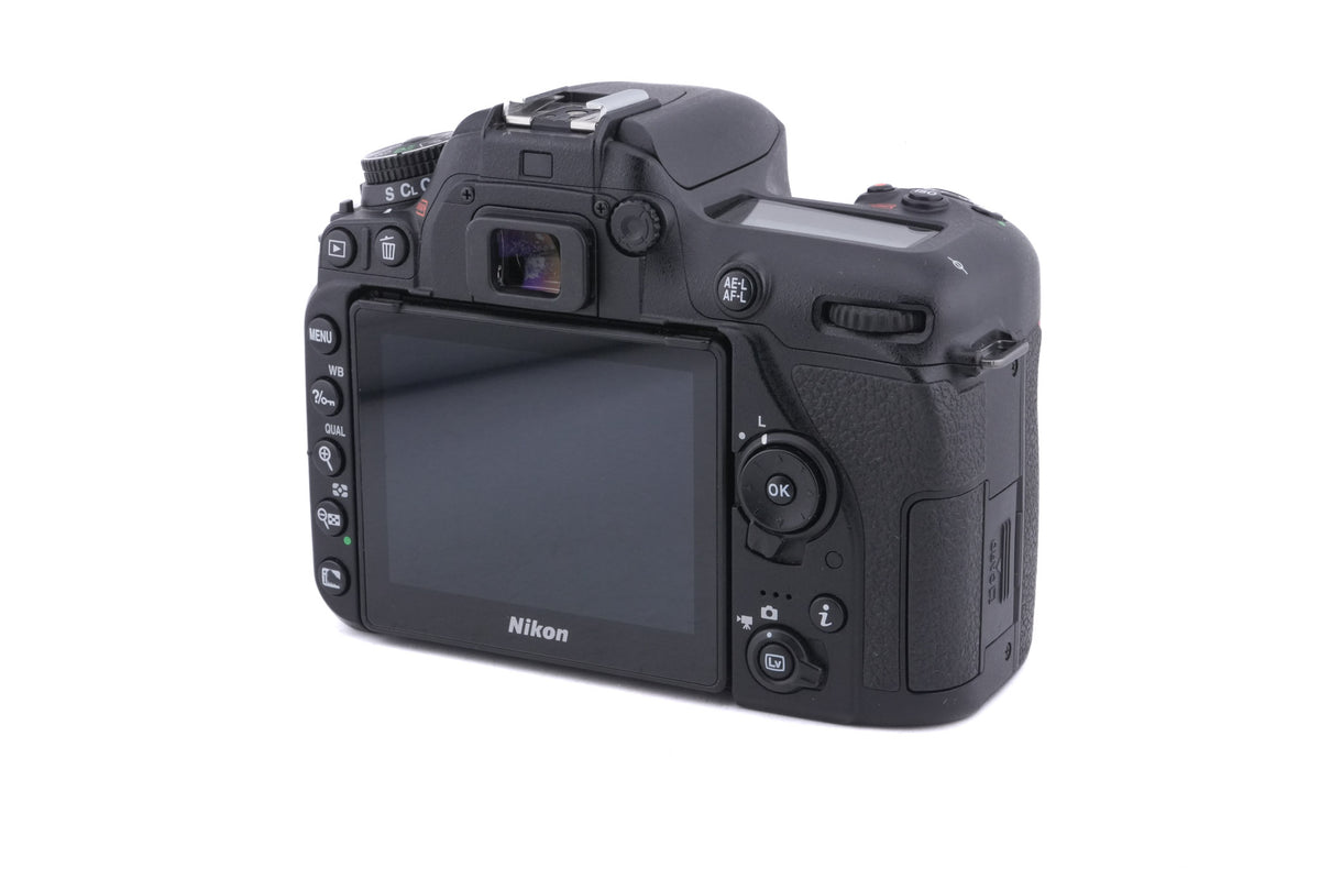Nikon D7500