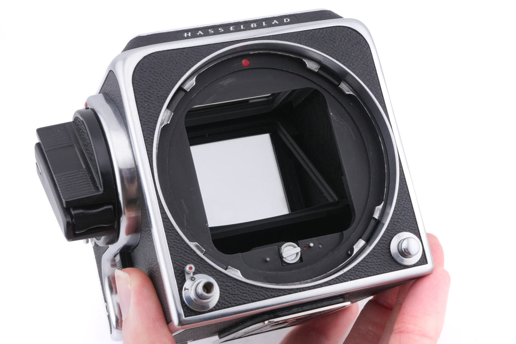 Hasselblad 500C/M (Silver, 10026) + 80mm f2.8 Planar T* C (Black, 20028) + Waist Level Finder (Old / Silver, 42021) + A12 Film Magazine (Silver, 30074) + Checked Focusing Screen With Central Grid (42250)