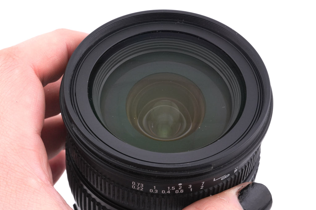 Sigma 17-70mm f2.8-4 DC HSM OS Macro