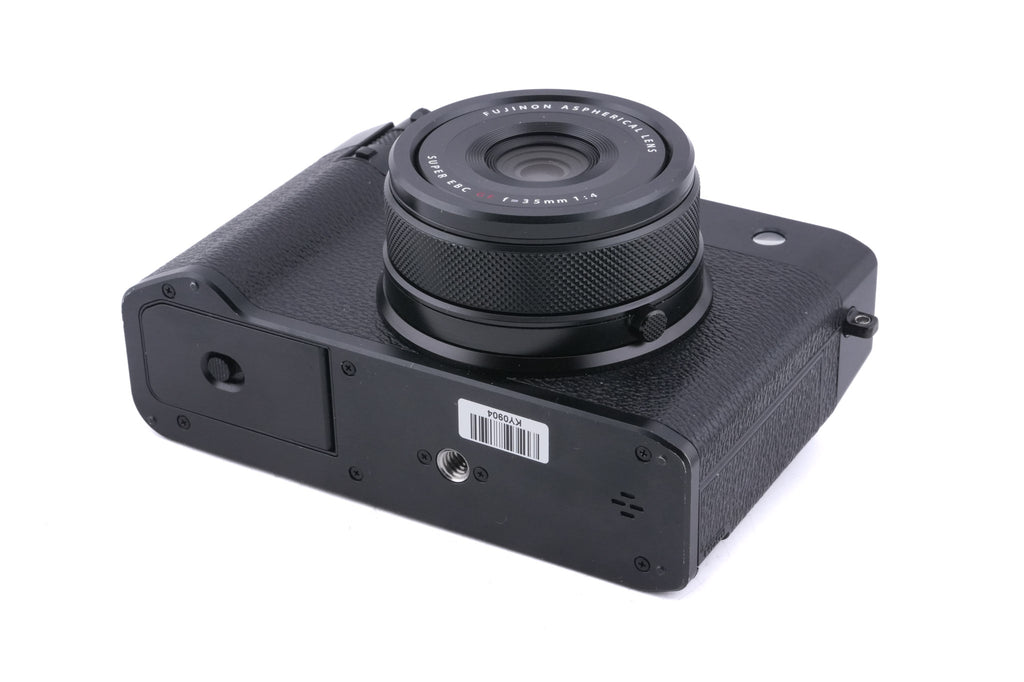 Fujifilm GFX 100RF + Fujifilm GFX 100RF L-Plate with Wooden Handle (5266)