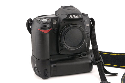 Nikon D90 + MB-D80 Multi-Power Battery Pack