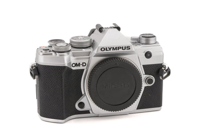 Olympus OM-D E-M5 Mark III + VEK0V37Z1-A Flash