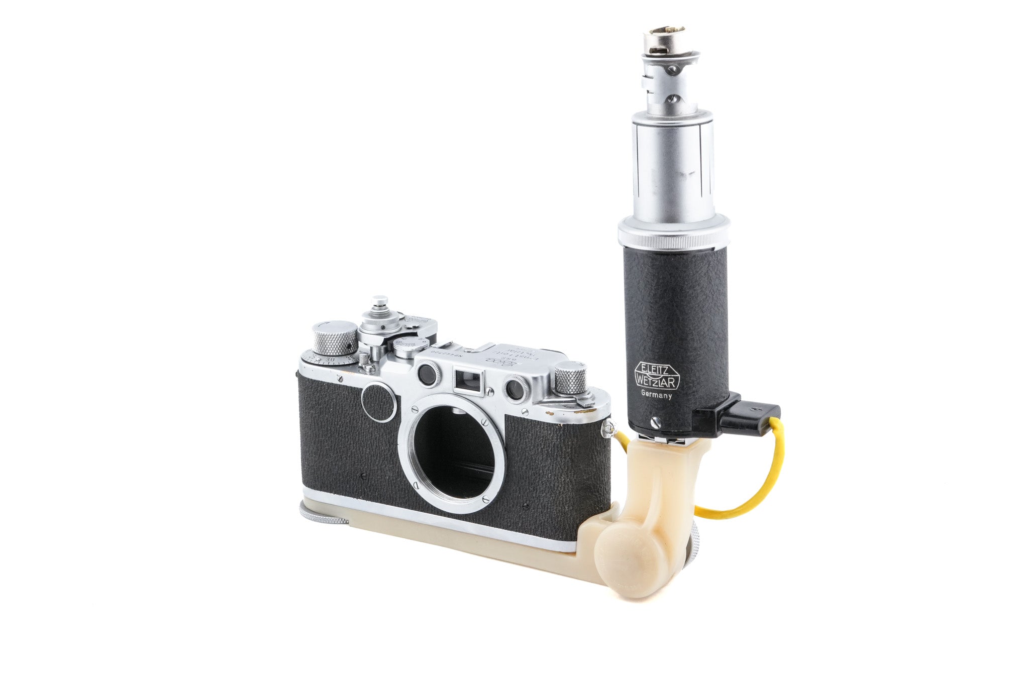 Leica IIc + Flash Unit (CEYOO) + Synchronized Shutter Release (VACU) + Flash Bracket (CTOOM)