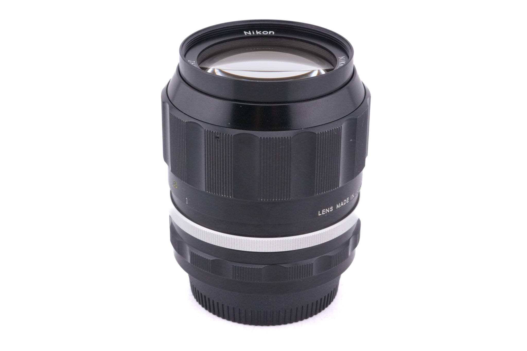 Nikon 105mm f2.5 Nikkor-P Auto Pre-AI + HS-4 Lens Hood