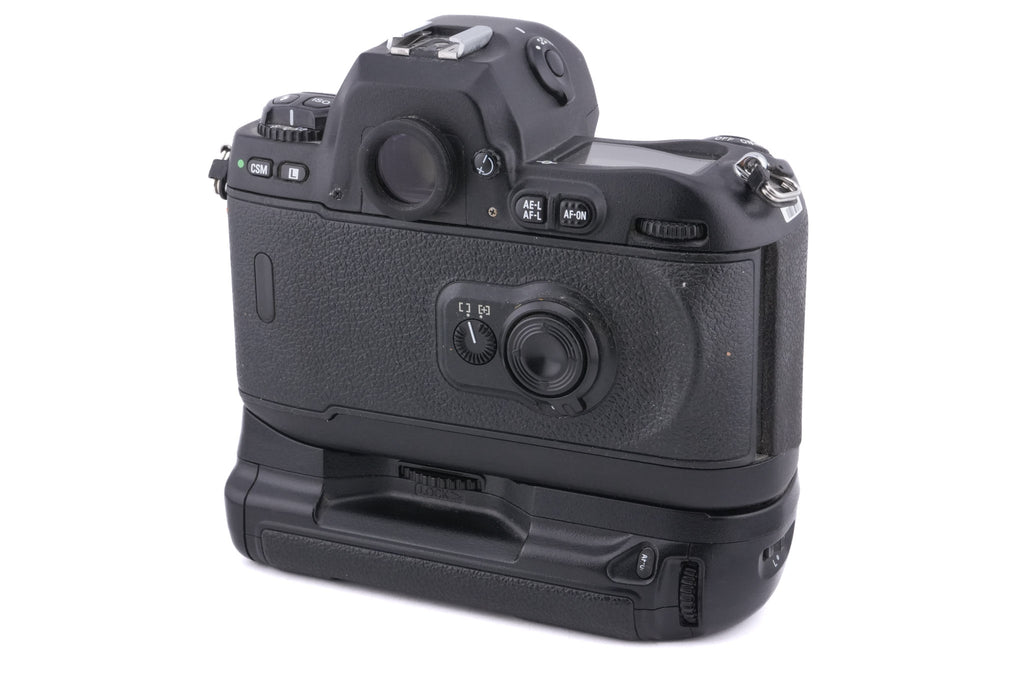 Nikon F100 + MB-15 Multi-Power High Speed Battery Pack