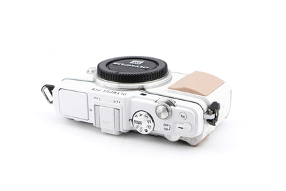 Olympus PEN E-P5 + FL-LM2 Flash