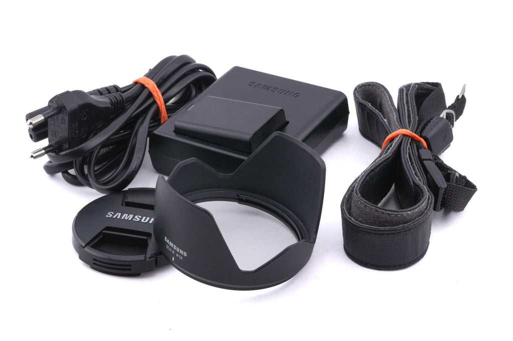 Samsung NX210 + 18-55mm f3.5-5.6 III OIS i-Function