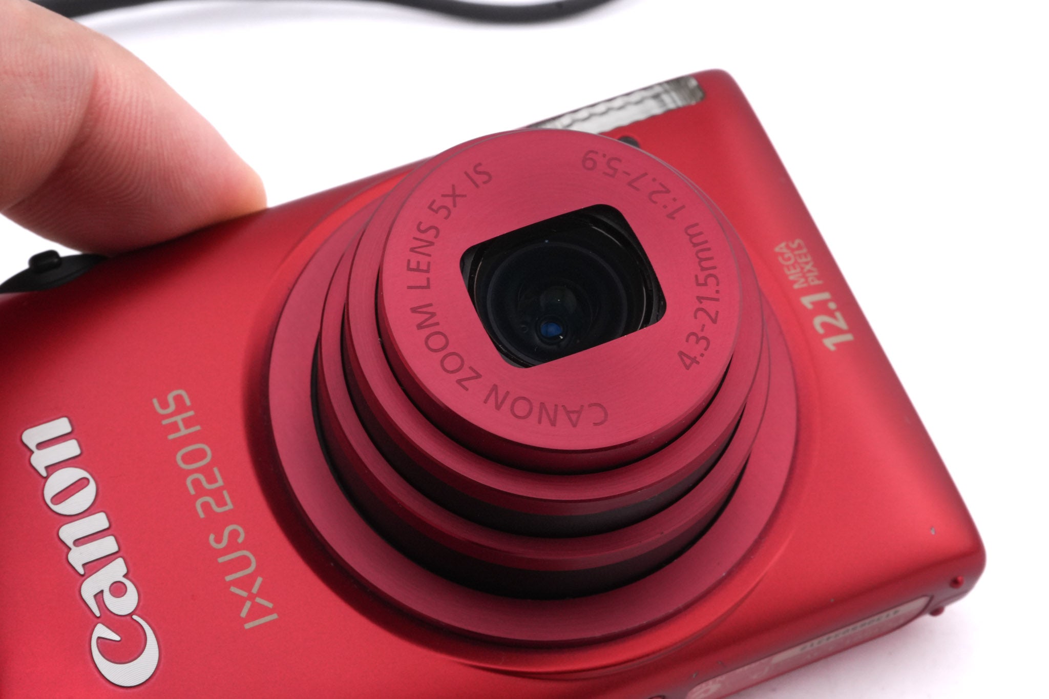 Canon IXUS 220 HS