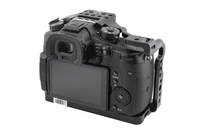 Panasonic Lumix DC-GH5 + Panasonic Lumix DC-GH5 Cage (2049)