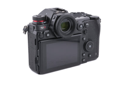 Panasonic Lumix DC-S1R