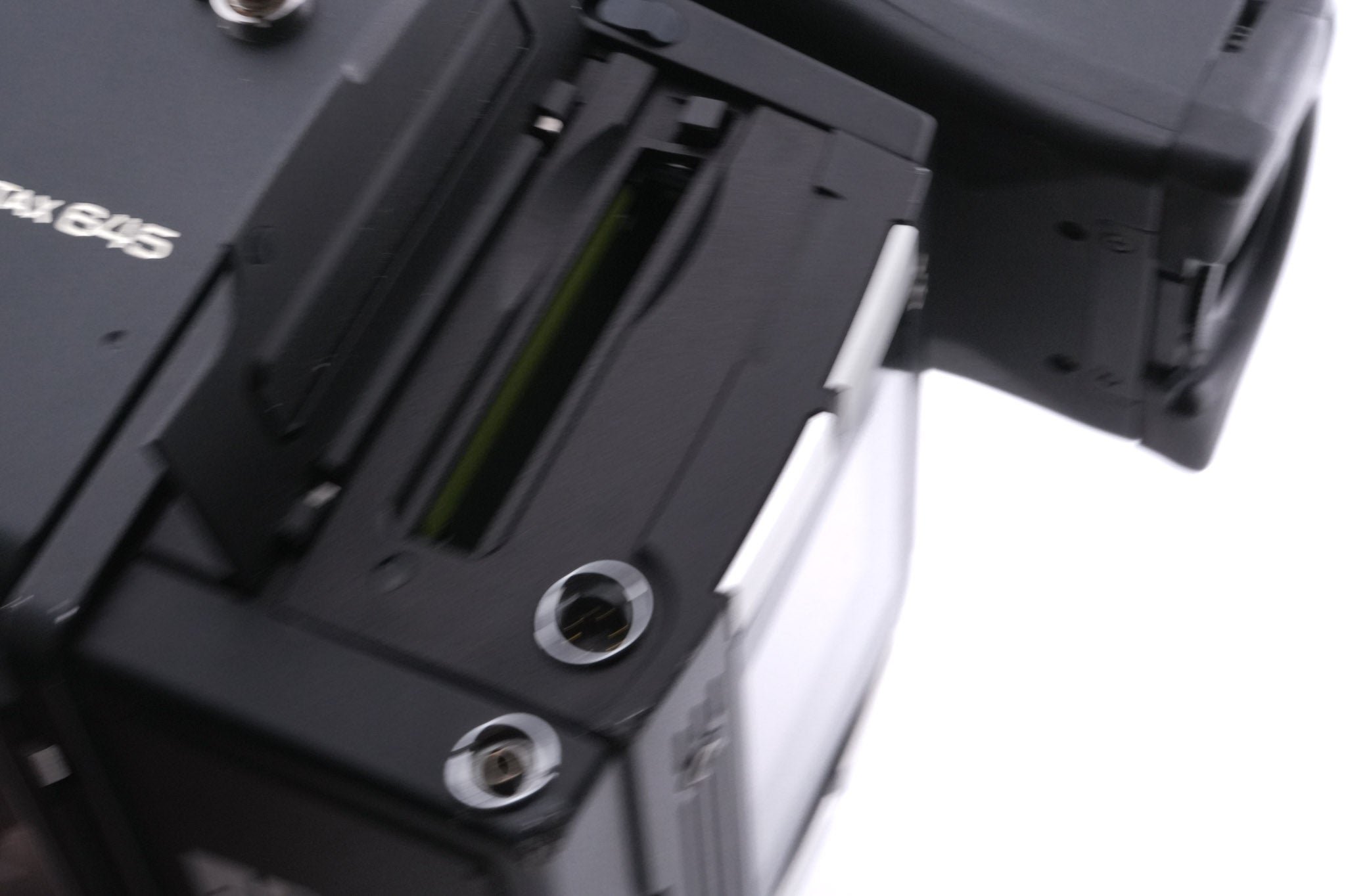 Contax 645 + P25 Digital Back + 80mm f2 Planar T* + MF-1 AE Prism Finder