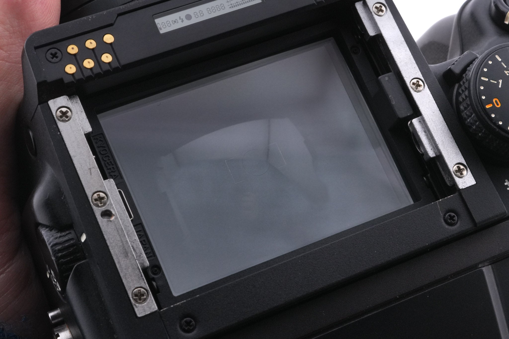 Contax 645 + P25 Digital Back + 80mm f2 Planar T* + MF-1 AE Prism Finder