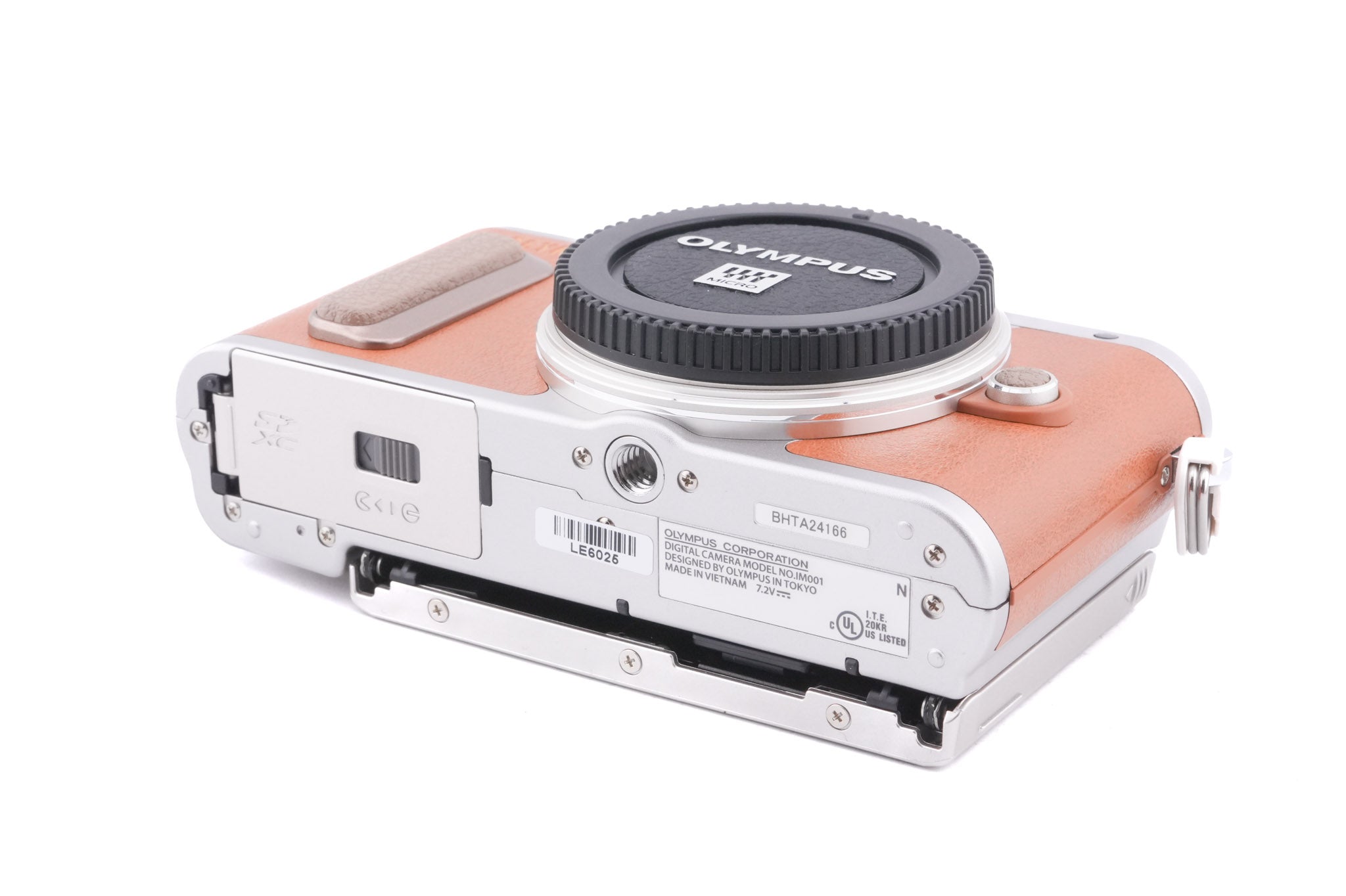 Olympus PEN E-PL8 + FL-LM1 Flash