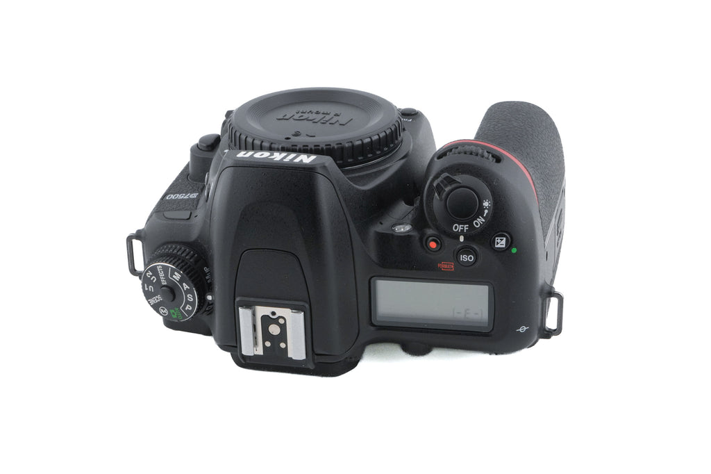 Nikon D7500