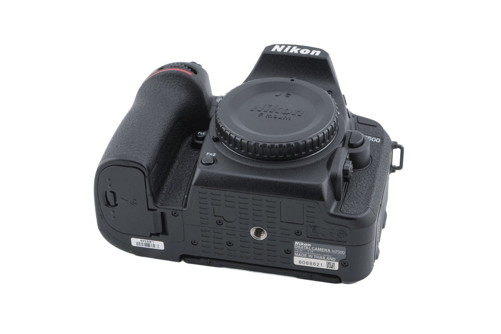 Nikon D7500