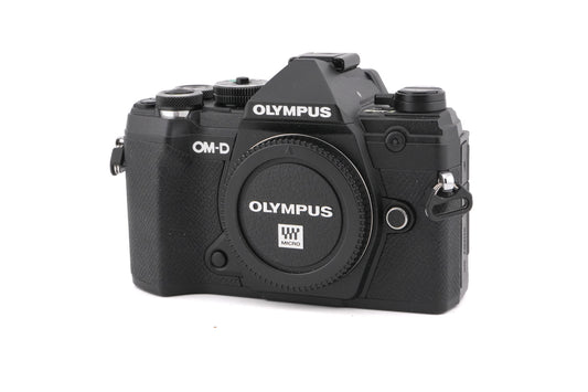 Olympus OM-D E-M5 Mark III + FL-LM3 Flash
