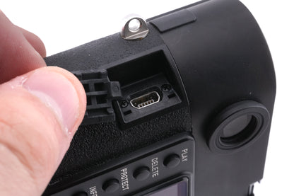 Leica M8 (Black, 10701) + M8/M9 Handgrip (14486)